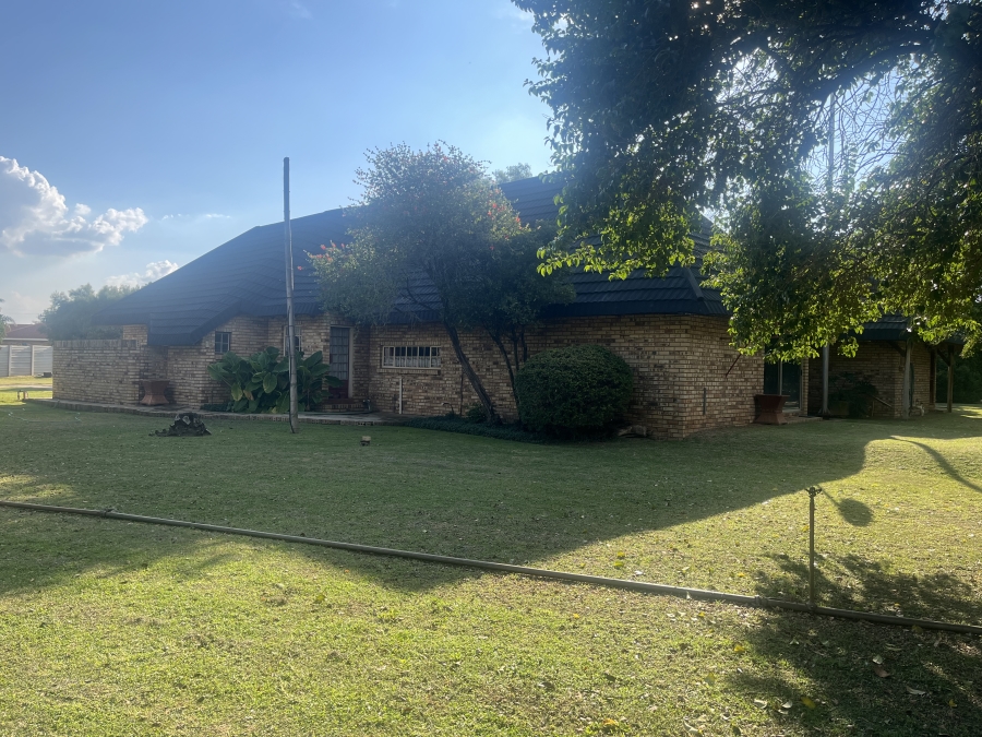 4 Bedroom Property for Sale in Potchefstroom Rural North West